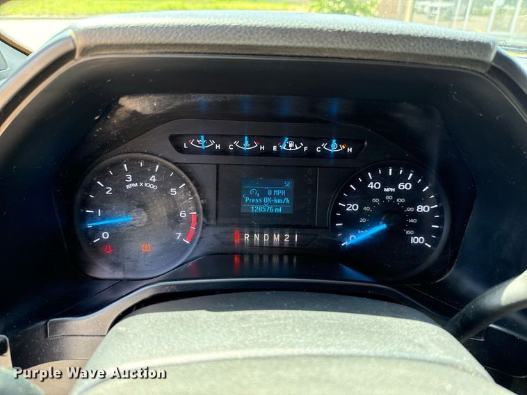 image for item EJ4757 2017 Ford F250 Super Duty XL SuperCab flatbed pickup truck