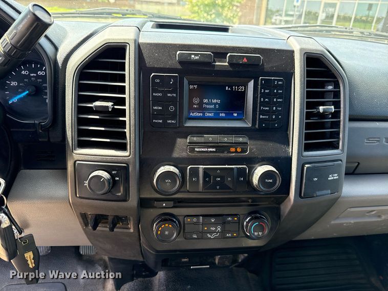 image for item EJ4757 2017 Ford F250 Super Duty XL SuperCab flatbed pickup truck