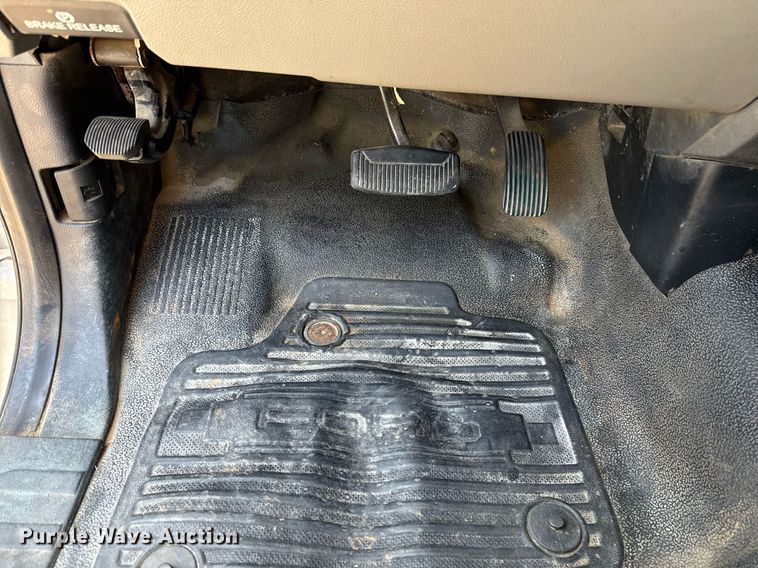 image for item EJ4757 2017 Ford F250 Super Duty XL SuperCab flatbed pickup truck