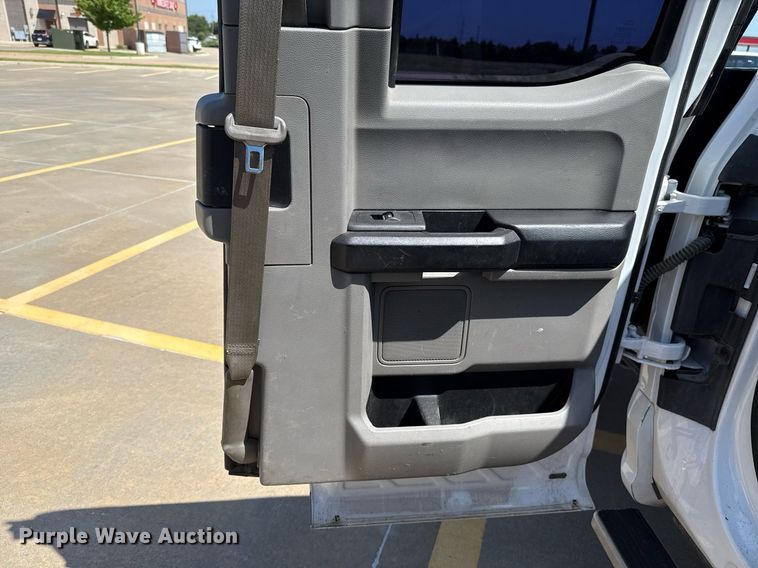 image for item EJ4757 2017 Ford F250 Super Duty XL SuperCab flatbed pickup truck