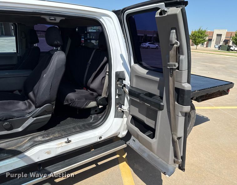 image for item EJ4757 2017 Ford F250 Super Duty XL SuperCab flatbed pickup truck