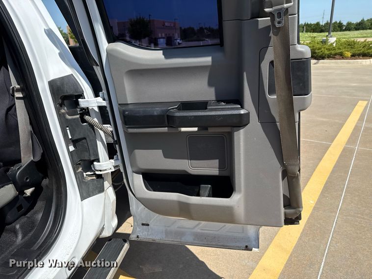 image for item EJ4757 2017 Ford F250 Super Duty XL SuperCab flatbed pickup truck