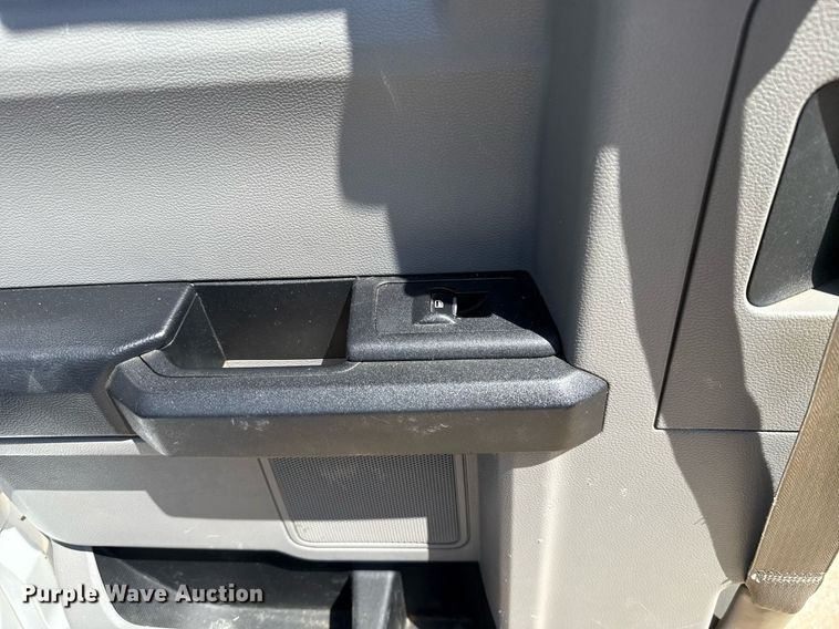 image for item EJ4757 2017 Ford F250 Super Duty XL SuperCab flatbed pickup truck