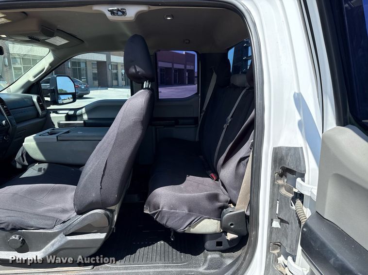 image for item EJ4757 2017 Ford F250 Super Duty XL SuperCab flatbed pickup truck