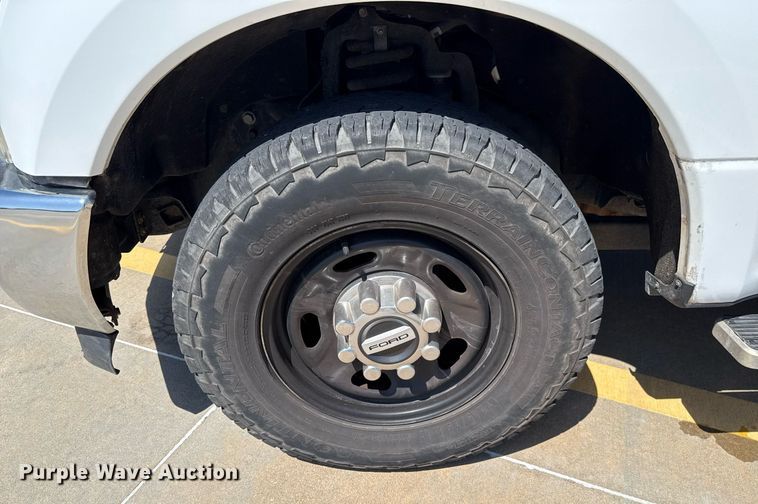 image for item EJ4757 2017 Ford F250 Super Duty XL SuperCab flatbed pickup truck