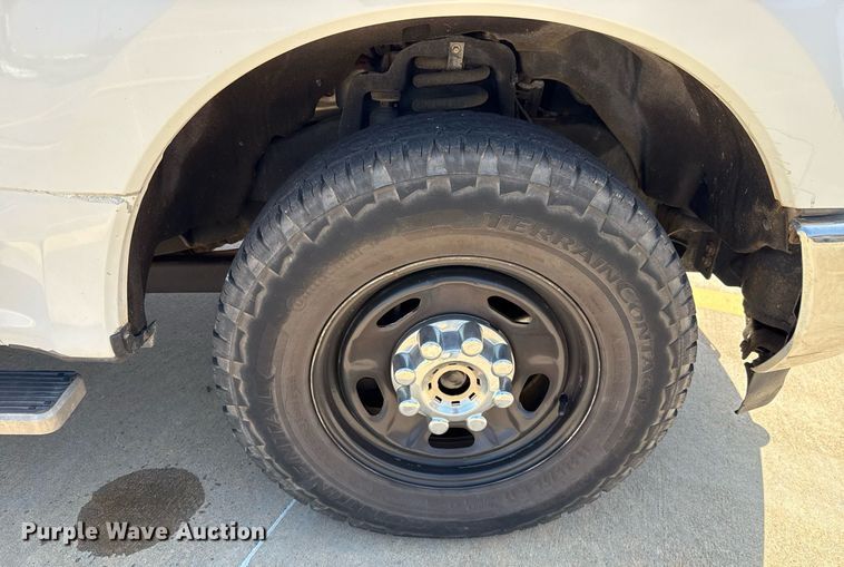 image for item EJ4757 2017 Ford F250 Super Duty XL SuperCab flatbed pickup truck