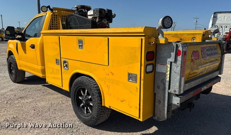 image for item EJ4769 2017 Ford F350 Super Duty utility bed pickup truck