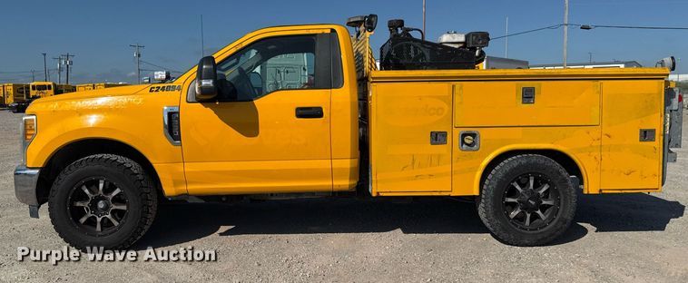 image for item EJ4769 2017 Ford F350 Super Duty utility bed pickup truck