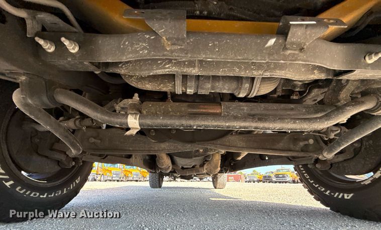 image for item EJ4769 2017 Ford F350 Super Duty utility bed pickup truck