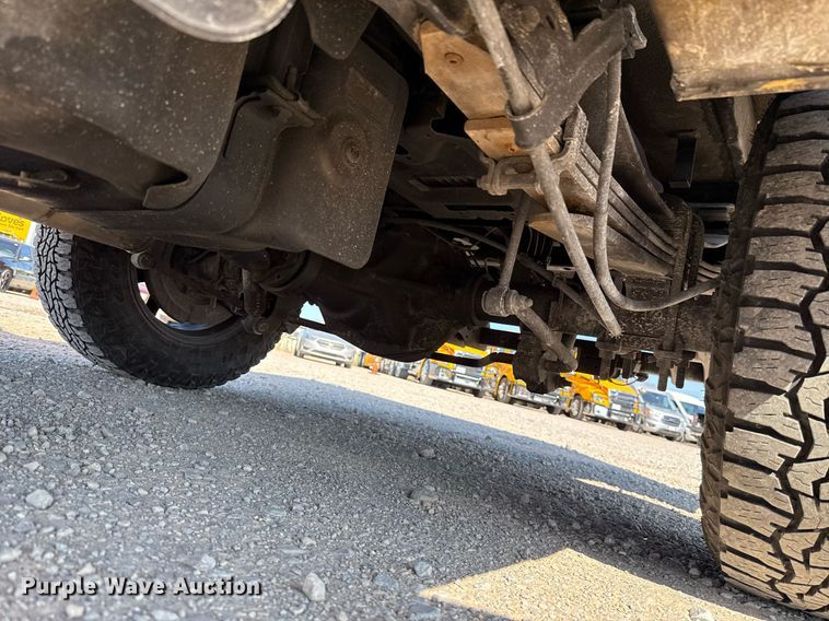 image for item EJ4769 2017 Ford F350 Super Duty utility bed pickup truck