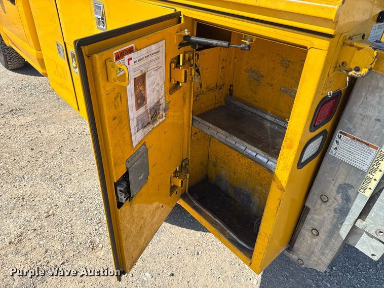 image for item EJ4769 2017 Ford F350 Super Duty utility bed pickup truck