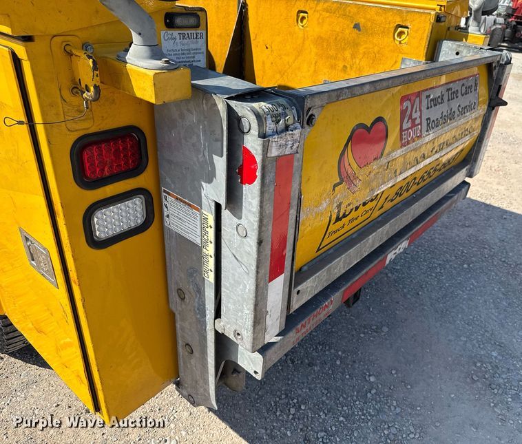 image for item EJ4769 2017 Ford F350 Super Duty utility bed pickup truck