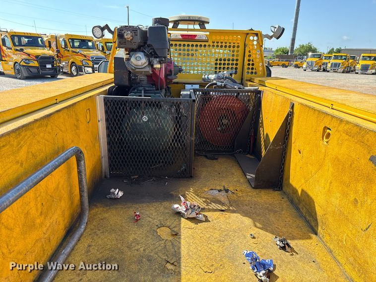 image for item EJ4769 2017 Ford F350 Super Duty utility bed pickup truck