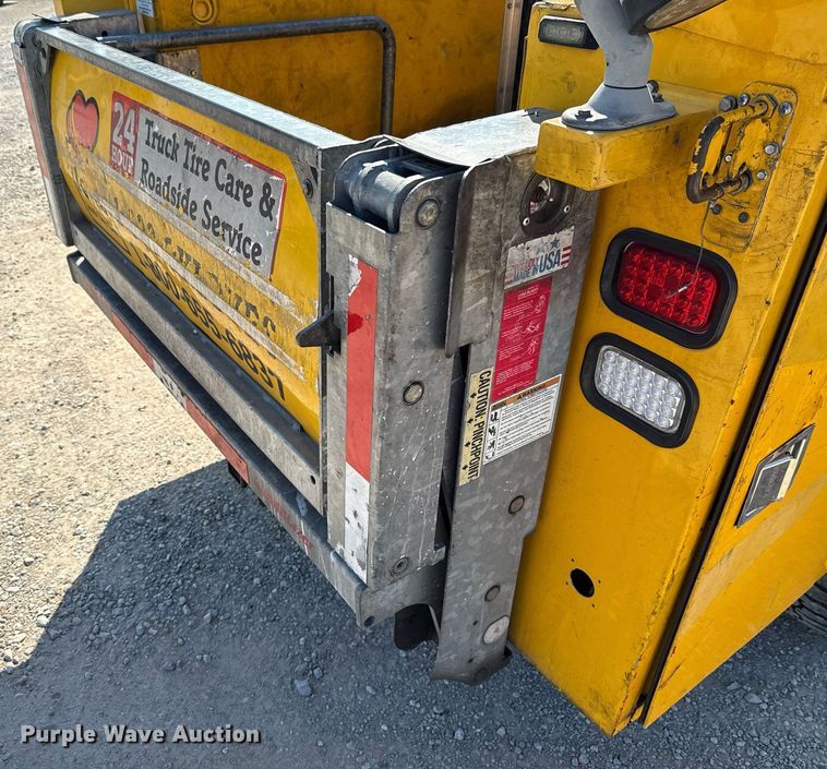 image for item EJ4769 2017 Ford F350 Super Duty utility bed pickup truck