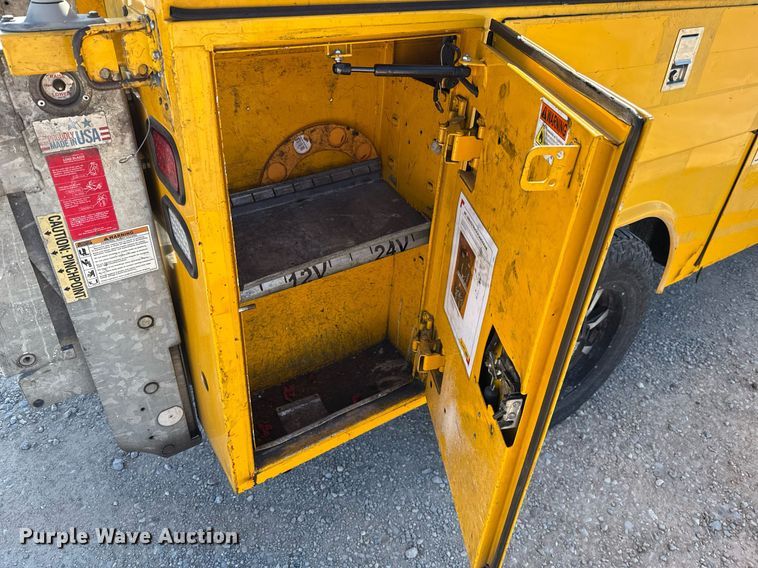 image for item EJ4769 2017 Ford F350 Super Duty utility bed pickup truck