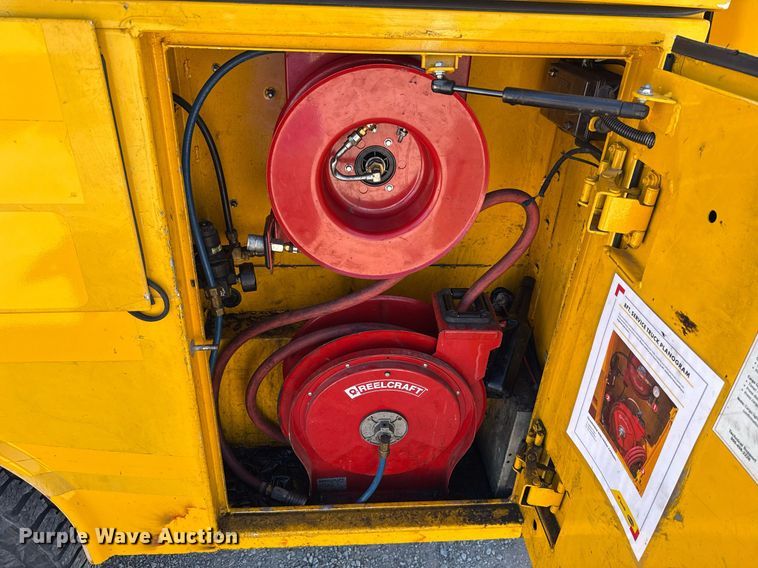 image for item EJ4769 2017 Ford F350 Super Duty utility bed pickup truck