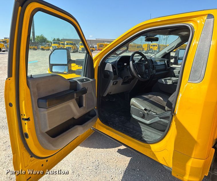 image for item EJ4769 2017 Ford F350 Super Duty utility bed pickup truck