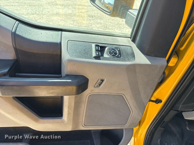 image for item EJ4769 2017 Ford F350 Super Duty utility bed pickup truck