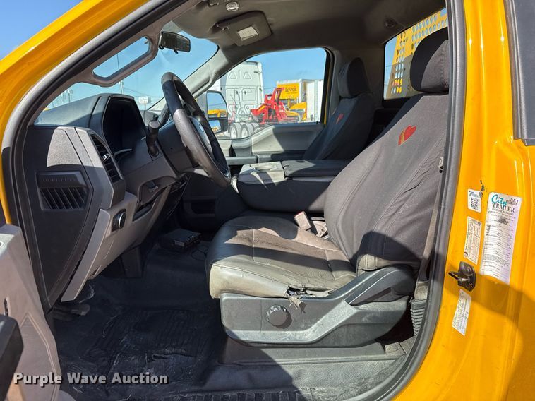 image for item EJ4769 2017 Ford F350 Super Duty utility bed pickup truck