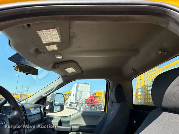 image for item EJ4769 2017 Ford F350 Super Duty utility bed pickup truck