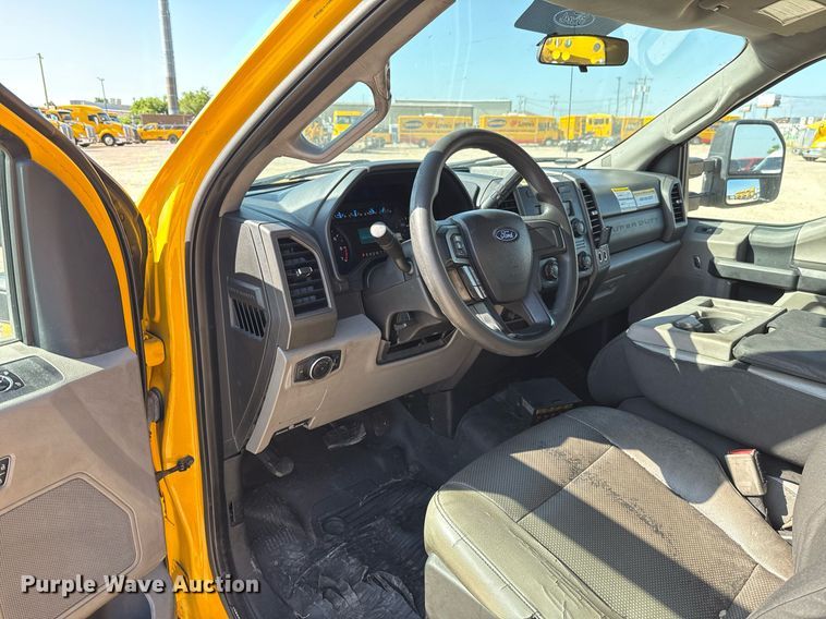 image for item EJ4769 2017 Ford F350 Super Duty utility bed pickup truck