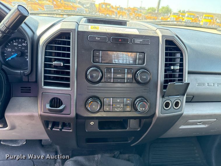 image for item EJ4769 2017 Ford F350 Super Duty utility bed pickup truck