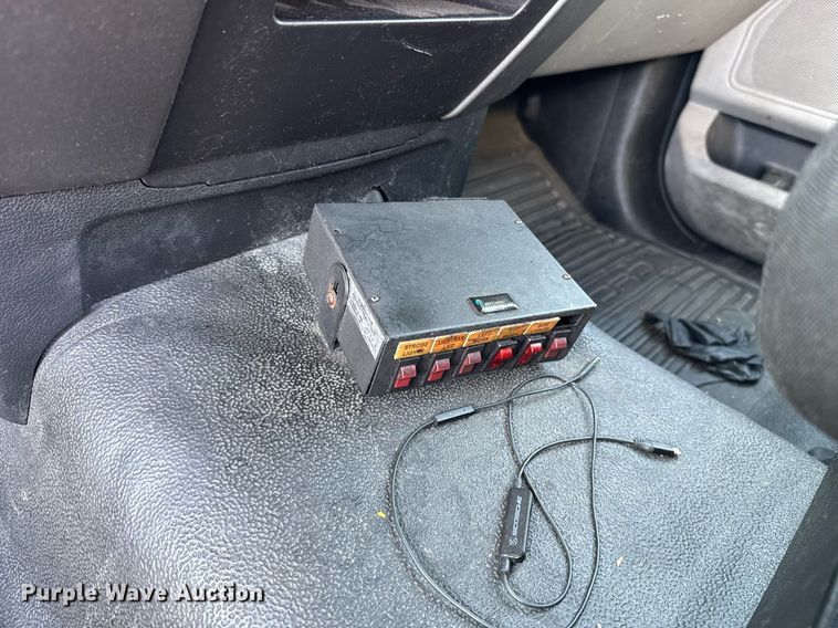 image for item EJ4769 2017 Ford F350 Super Duty utility bed pickup truck