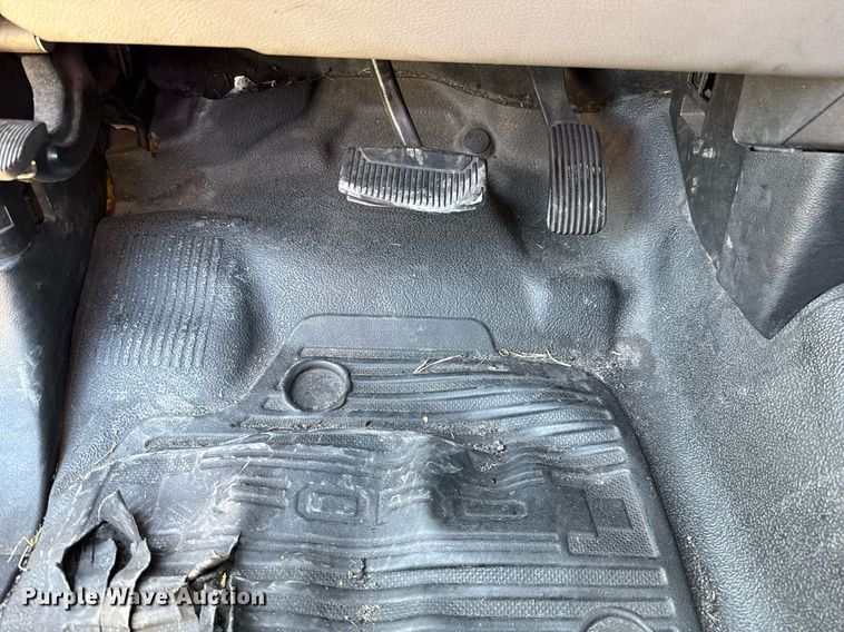 image for item EJ4769 2017 Ford F350 Super Duty utility bed pickup truck