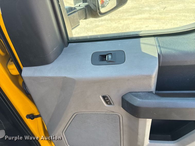 image for item EJ4769 2017 Ford F350 Super Duty utility bed pickup truck