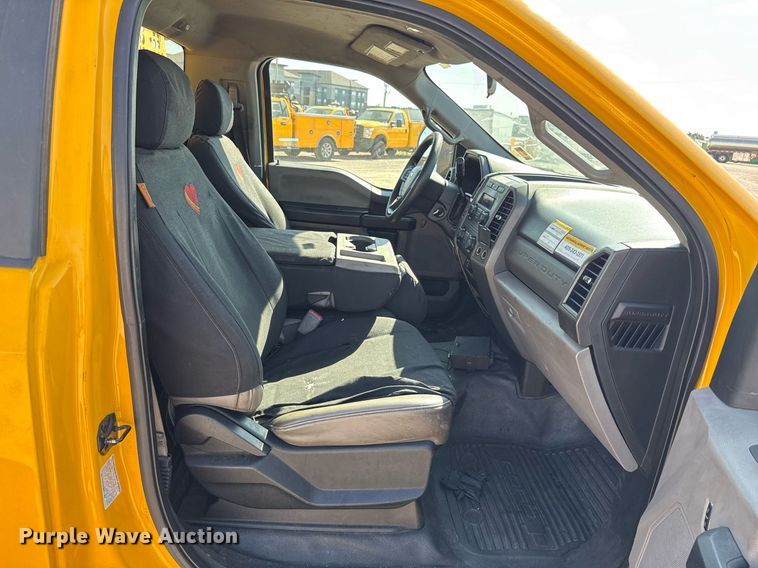 image for item EJ4769 2017 Ford F350 Super Duty utility bed pickup truck