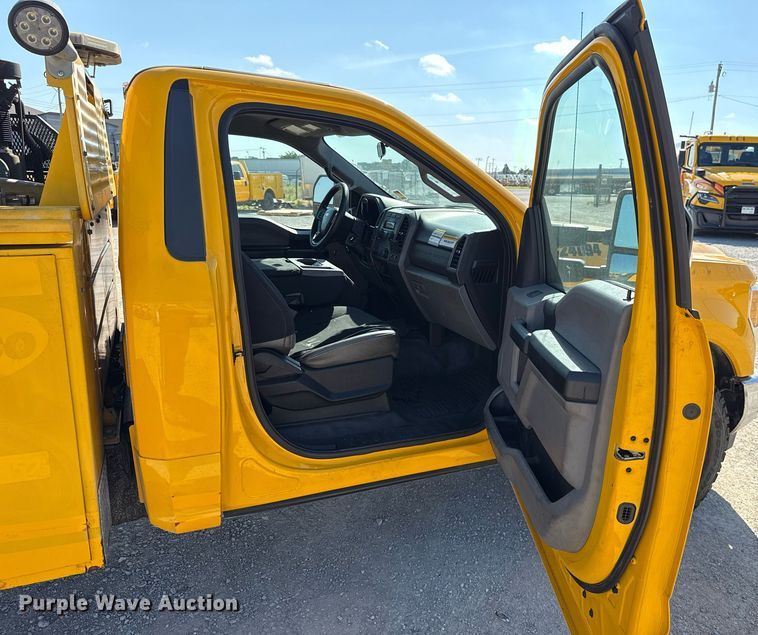 image for item EJ4769 2017 Ford F350 Super Duty utility bed pickup truck