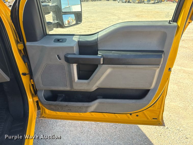 image for item EJ4769 2017 Ford F350 Super Duty utility bed pickup truck