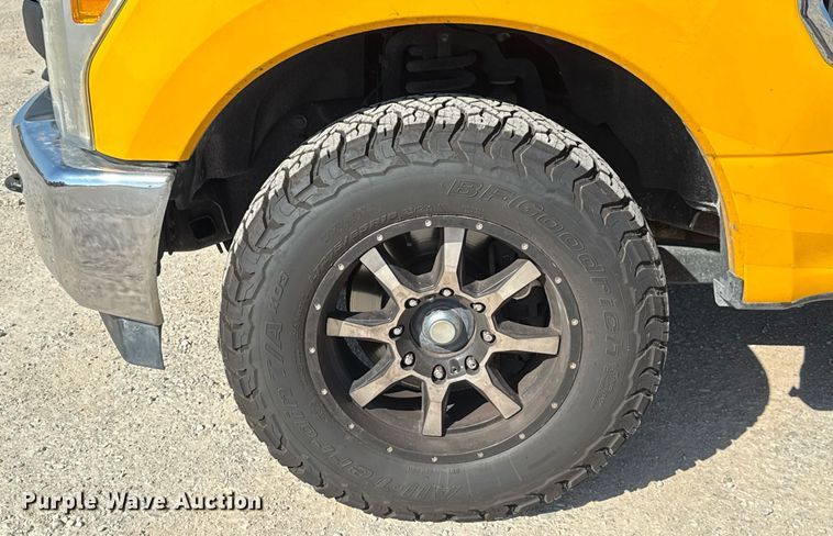 image for item EJ4769 2017 Ford F350 Super Duty utility bed pickup truck