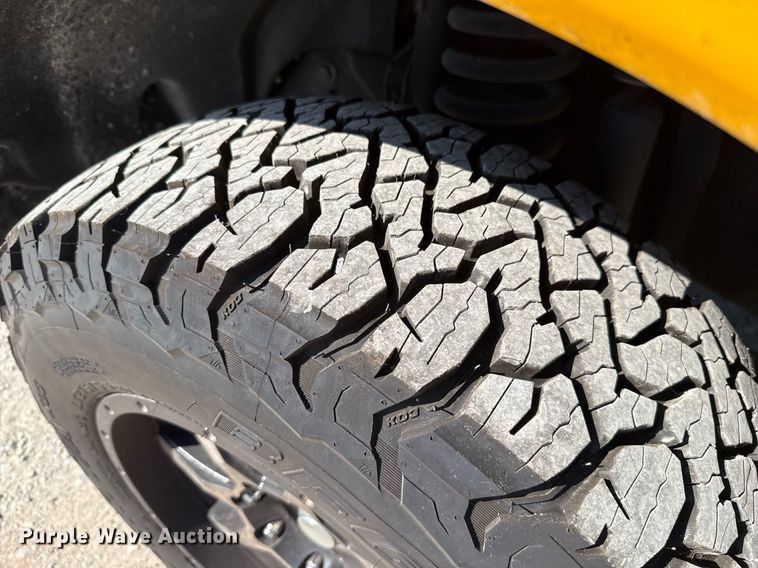 image for item EJ4769 2017 Ford F350 Super Duty utility bed pickup truck