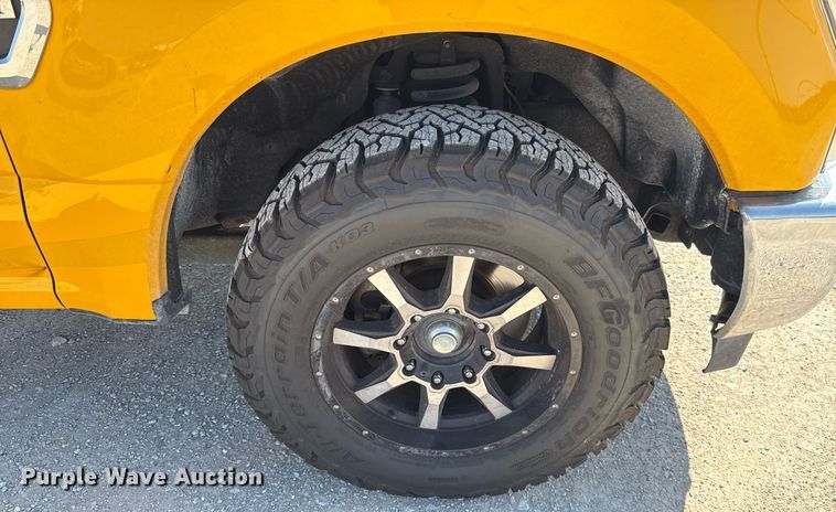 image for item EJ4769 2017 Ford F350 Super Duty utility bed pickup truck