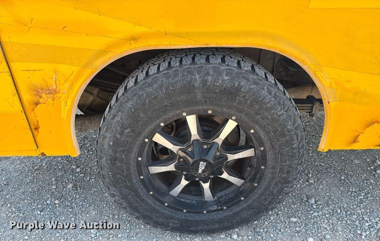 image for item EJ4769 2017 Ford F350 Super Duty utility bed pickup truck