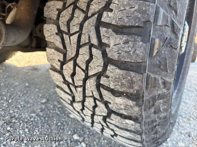 image for item EJ4769 2017 Ford F350 Super Duty utility bed pickup truck