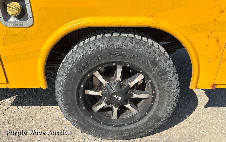 image for item EJ4769 2017 Ford F350 Super Duty utility bed pickup truck