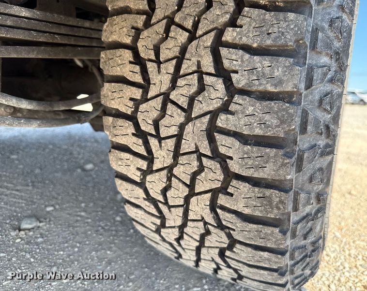 image for item EJ4769 2017 Ford F350 Super Duty utility bed pickup truck