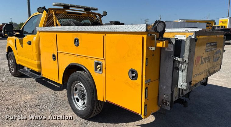 image for item EJ4770 2020 Ford F350 Super Duty utility bed pickup truck