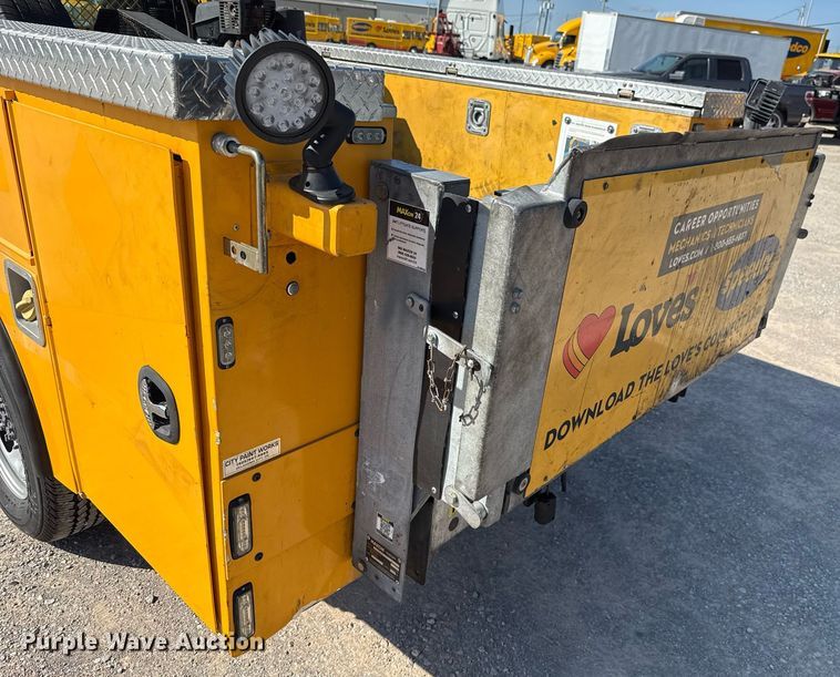 image for item EJ4770 2020 Ford F350 Super Duty utility bed pickup truck