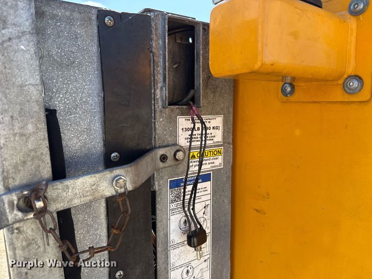 image for item EJ4770 2020 Ford F350 Super Duty utility bed pickup truck