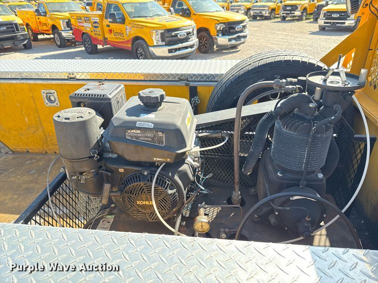 image for item EJ4770 2020 Ford F350 Super Duty utility bed pickup truck