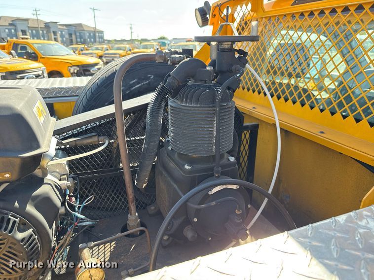 image for item EJ4770 2020 Ford F350 Super Duty utility bed pickup truck