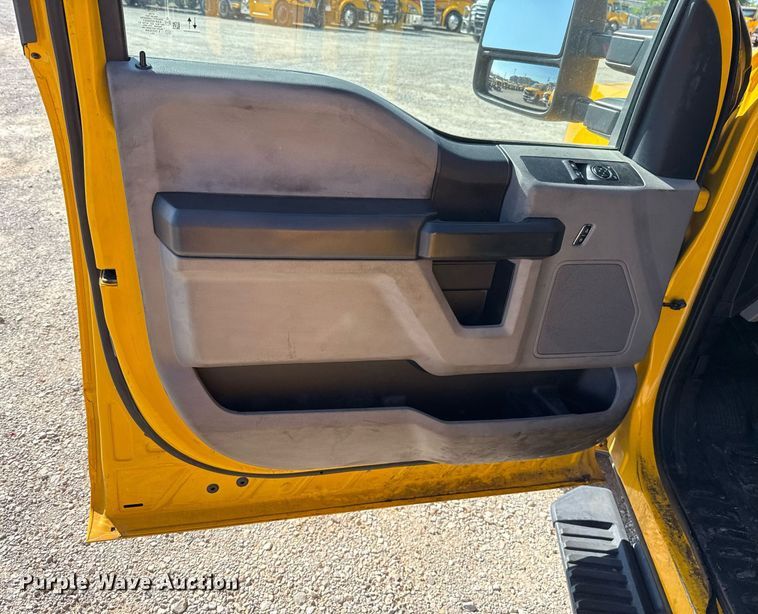 image for item EJ4770 2020 Ford F350 Super Duty utility bed pickup truck