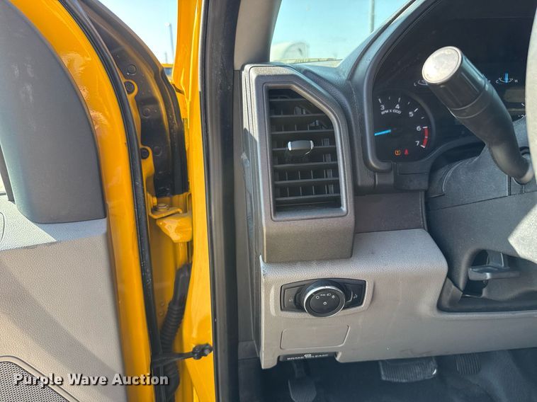 image for item EJ4770 2020 Ford F350 Super Duty utility bed pickup truck