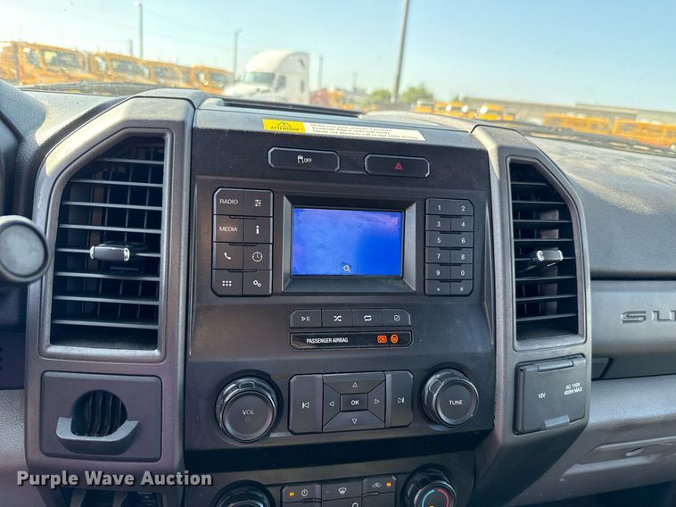 image for item EJ4770 2020 Ford F350 Super Duty utility bed pickup truck