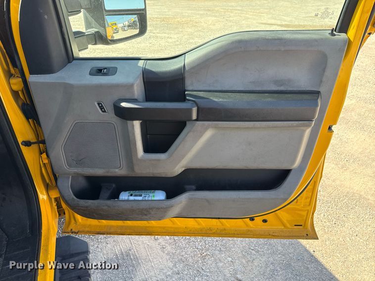 image for item EJ4770 2020 Ford F350 Super Duty utility bed pickup truck