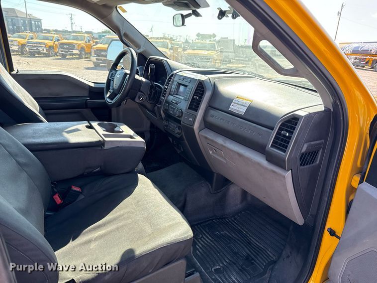 image for item EJ4770 2020 Ford F350 Super Duty utility bed pickup truck