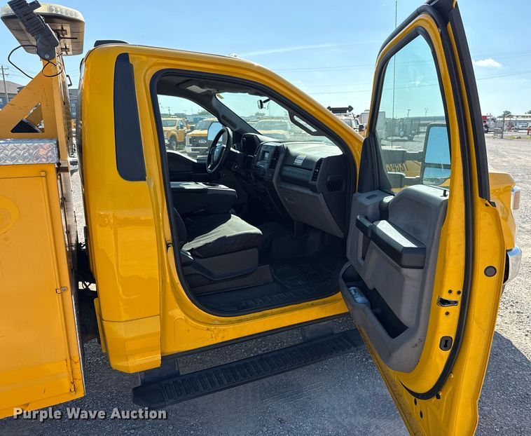 image for item EJ4770 2020 Ford F350 Super Duty utility bed pickup truck